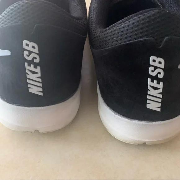 Sold🎈Nike Free SB Trainers Sneakers 704936-003 Black/ Black  US 8 UK 7 EU 41 - Picture 7 of 7